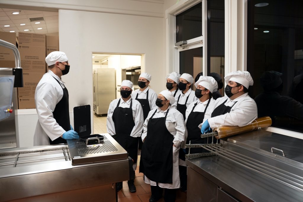 The process of teaching culinary education, according to experts, must adapt to global standards