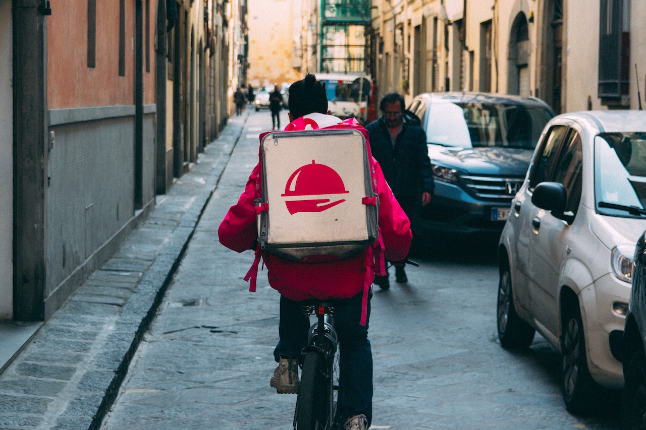 What restaurants with successful food delivery services do - F&B Report