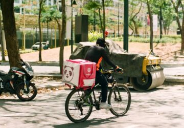 Many restaurants, primarily fast food joints, have set up their own food delivery apps, but it is third party apps like Foodpanda that dominate the scene