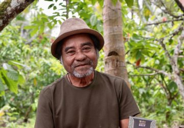 Mang Jose, one of Auro Chocolate’s original partner cacao farmers, received the award at the recent Salon Du Chocolat in Paris
