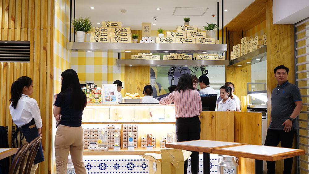 The takeout counter at Tokyo Milk Cheese Factory in Estancia Mall