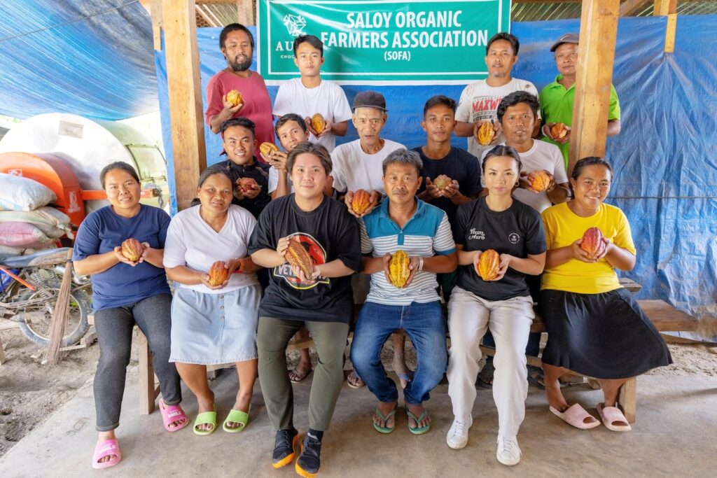 Mark Ocampo and Kelly Go of Auro Chocolate with members of the Saloy Organic Farmers Association
