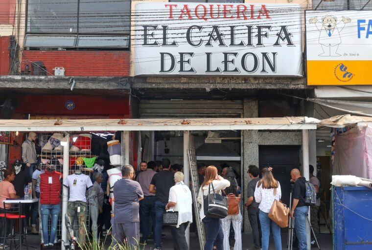 People wait to buy tacos at Taqueria El Califa de Leon restaurant in Mexico City on May 15, 2024. A hole-in-the-wall taqueria is among the first restaurants in Mexico to be awarded a star by the prestigious Michelin Guide -- an accomplishment its owner credits to "love and effort". (Photo by Silvana FLORES / AFP)