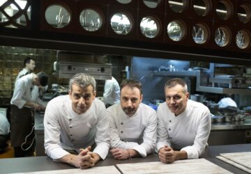 Spanish chefs, Mateu Casanas (L), Eduard Xatruch and Oriol Castro (R) pose on November 29, 2023 at their restaurant Disfrutar in Barcelona after receiving their third Michelin star. The 2024 Michelin Guide for Spain added two new restaurants with three stars yesterday, the Barcelona-based restaurant Disfrutar and Noor in Cordoba (south), bringing the total number of 'three-starred' establishments in the country to 15. The creators of Disfrutar, chefs Oriol Castro, Mateu Casanas and Eduard Xatruch, came together working at the legendary elBulli restaurant, under Ferran Adria. After opening the restaurant Compartir in the coastal town of Cadaques, the trio later inaugurated this three-starred establishment in the Catalan capital, where they continue to explore Mediterranean cuisine. (Photo by Josep LAGO / AFP)